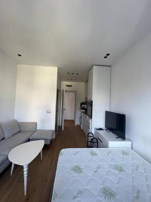 Central Studio Тирана Экстерьер фото
