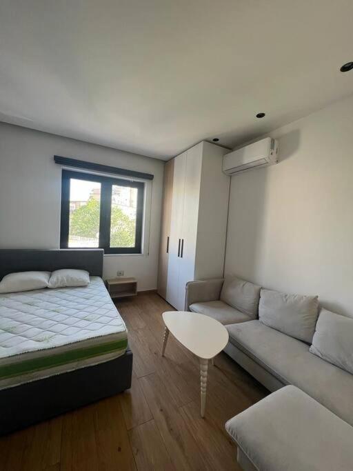 Central Studio Тирана Экстерьер фото